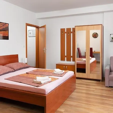 Ferienwohnung In Mit Garten, Terrasse Und Grill
