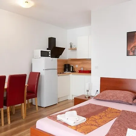 Apartmán Ferienwohnung In Mit Garten, Terrasse Und Grill *