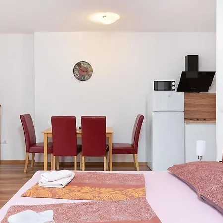 Ferienwohnung In Mit Garten, Terrasse Und Grill Apartmán Medulin