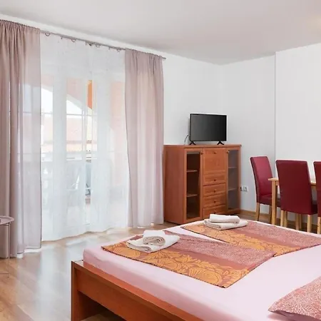 Apartmán Ferienwohnung In Mit Garten, Terrasse Und Grill *