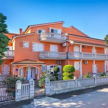 Ferienwohnung In Mit Garten, Terrasse Und Grill * Medulin